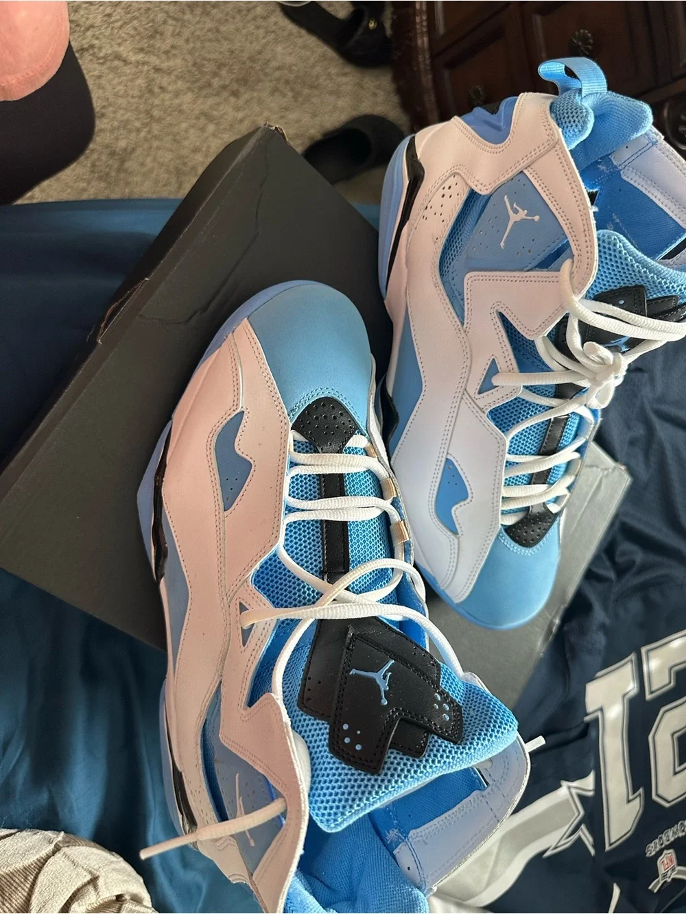 Jordan men 11.5 baby blue and white true flight - Picture 3 of 6
